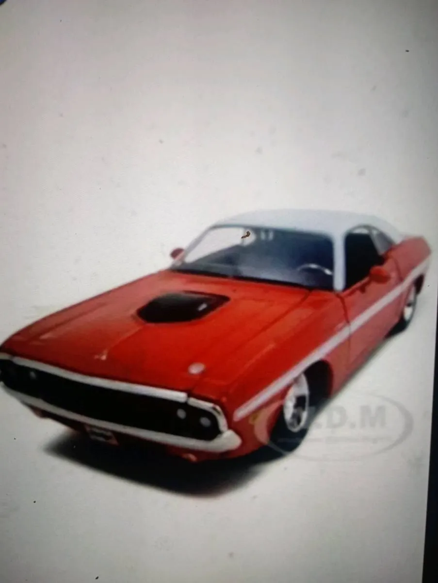 MAISTO 1-24 SCALE 1970 DODGE CHALLENGER  R/T - Image 2