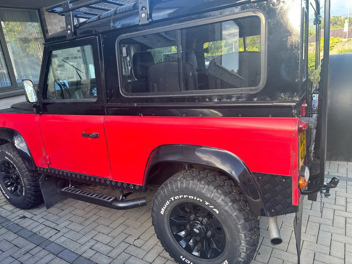Landrover Defender - Image 2