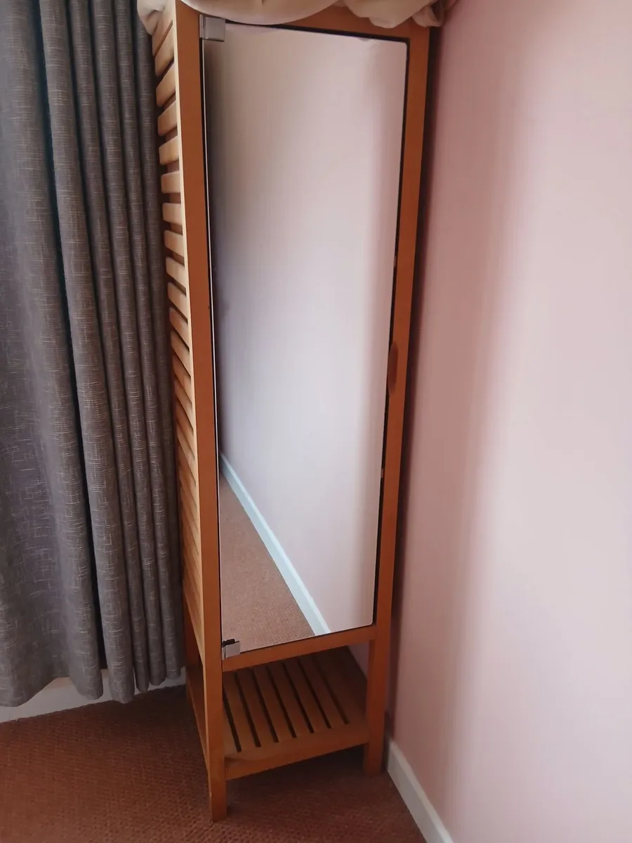 Press with mirror - Image 1