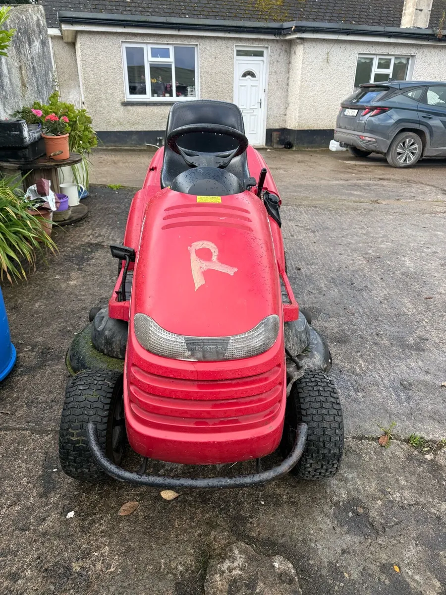 Honda V-Twin lawnmower - Image 2