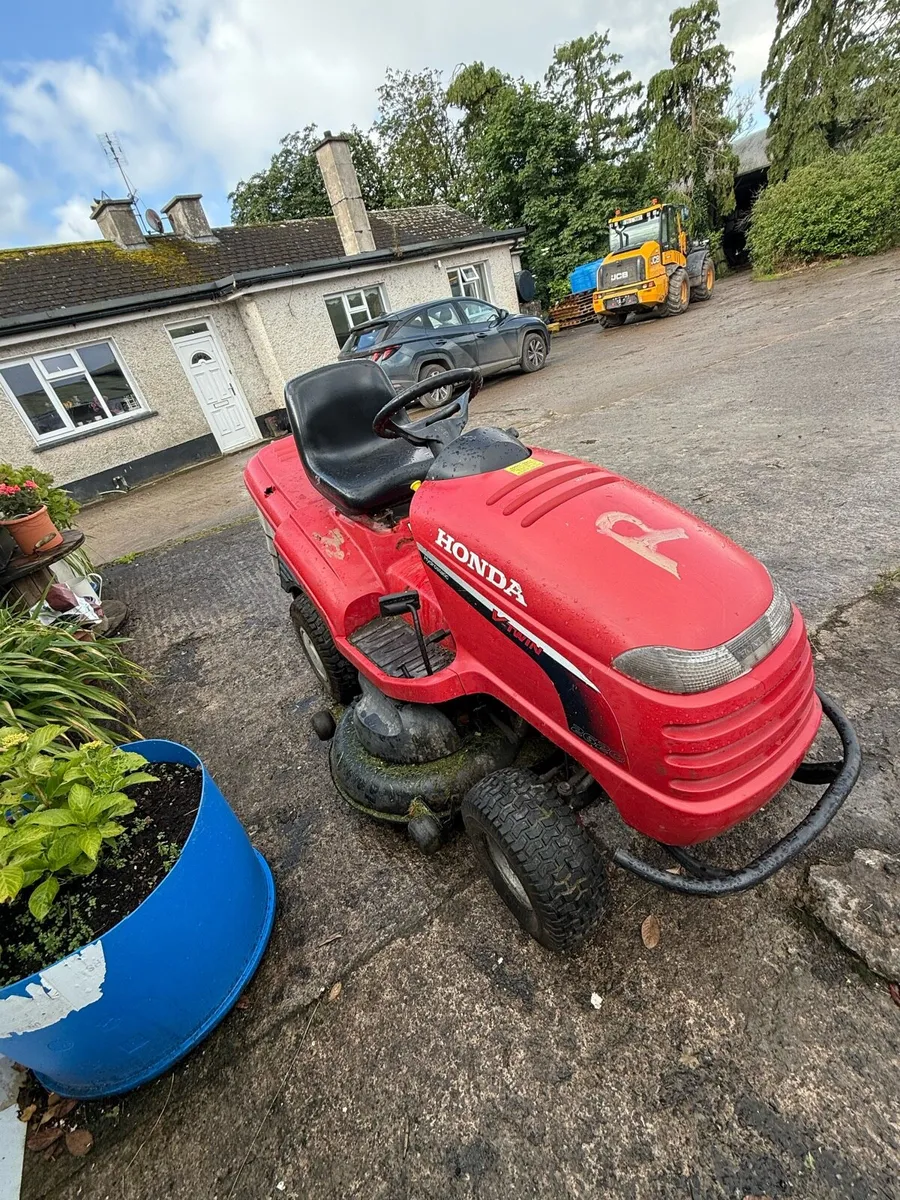 Honda V-Twin lawnmower - Image 3