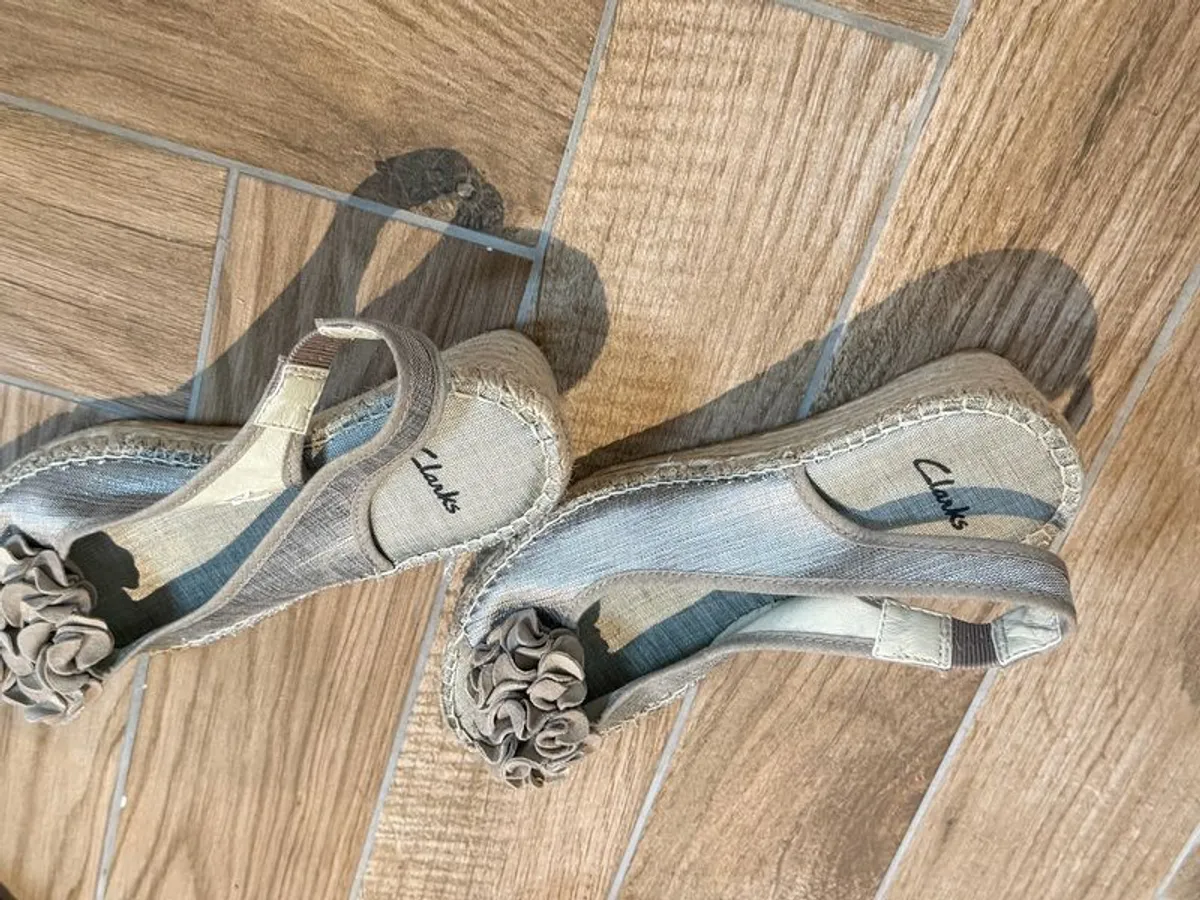 Bundle of six pairs ladies summer shoes (5 flats and 1 wedge size 5 and 6) - Image 3