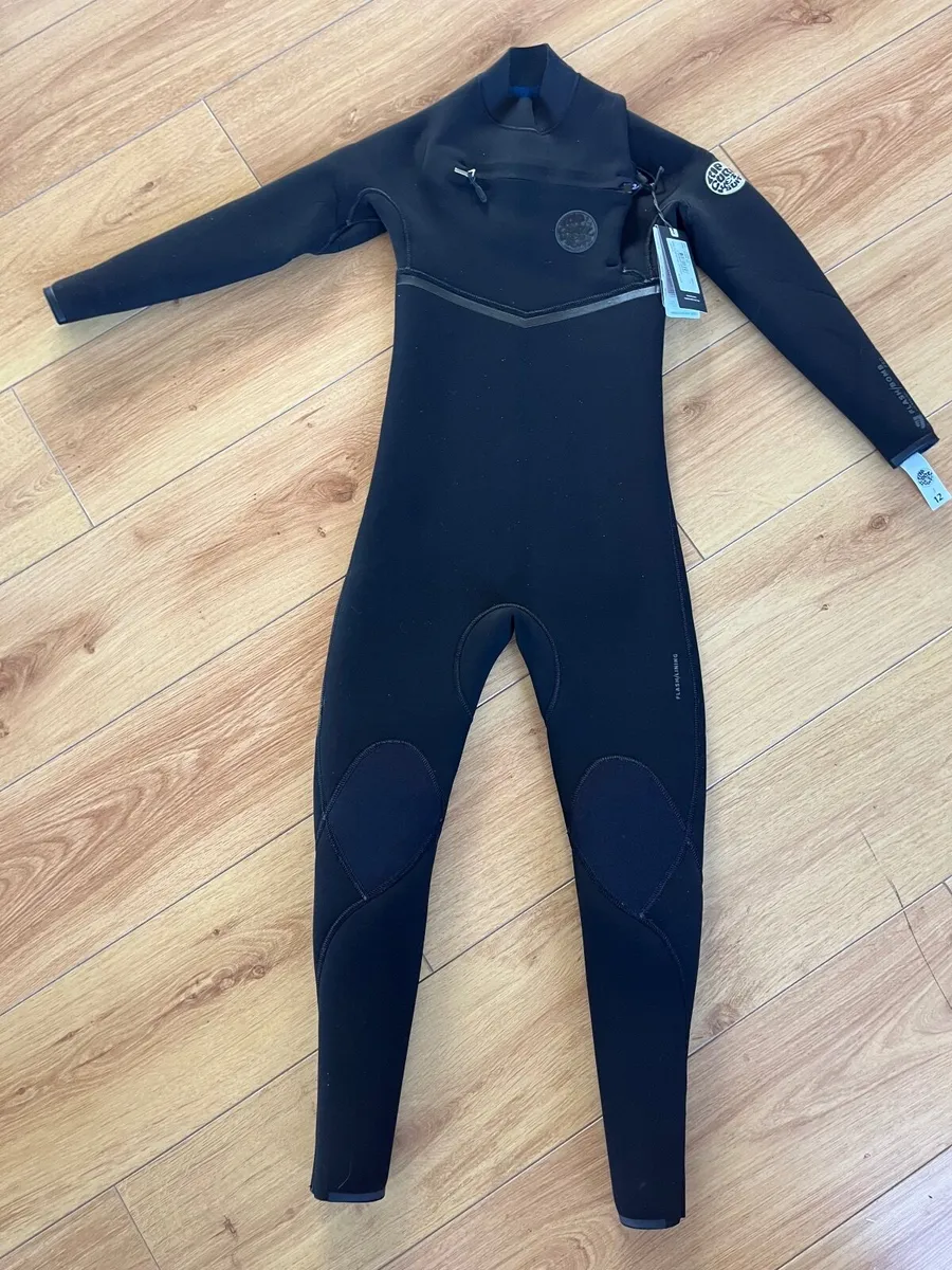Ripcurl flashbomb 4/3 front  zip Boys 12 wetsuit - Image 1