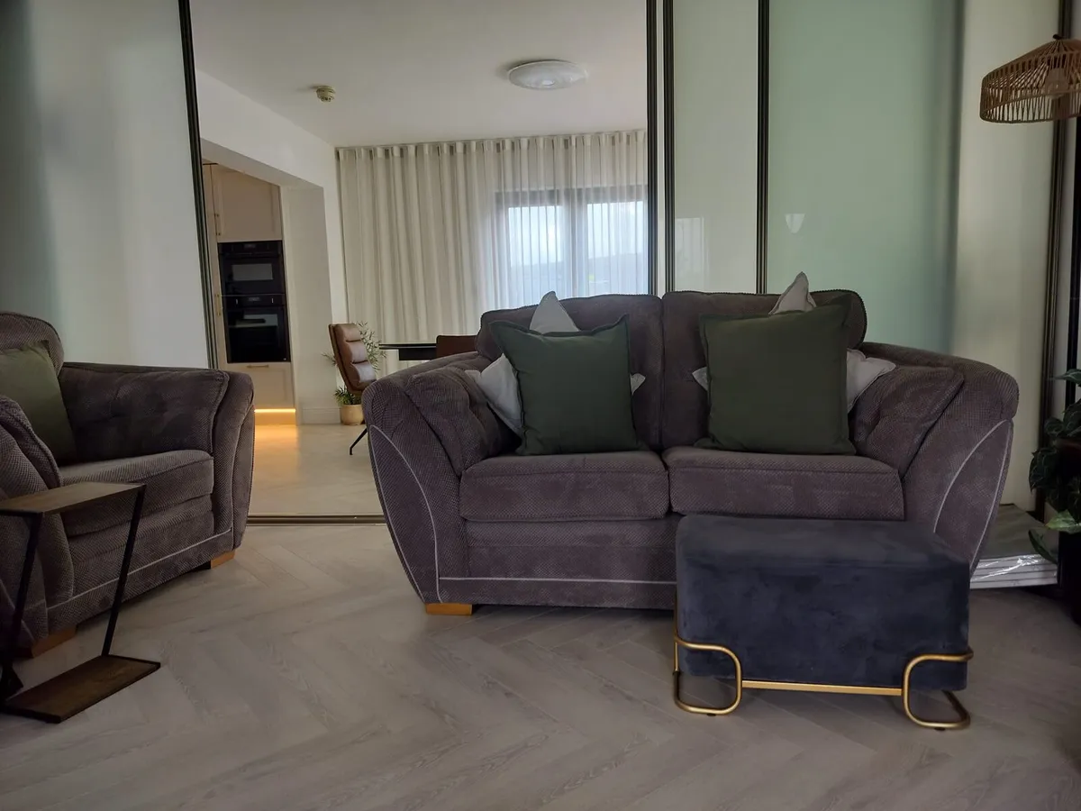 Suite of furniture - Image 4