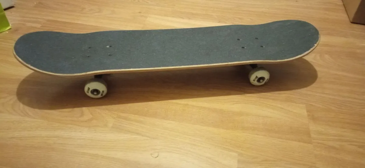 Tony Hawk Skateboard - Image 4