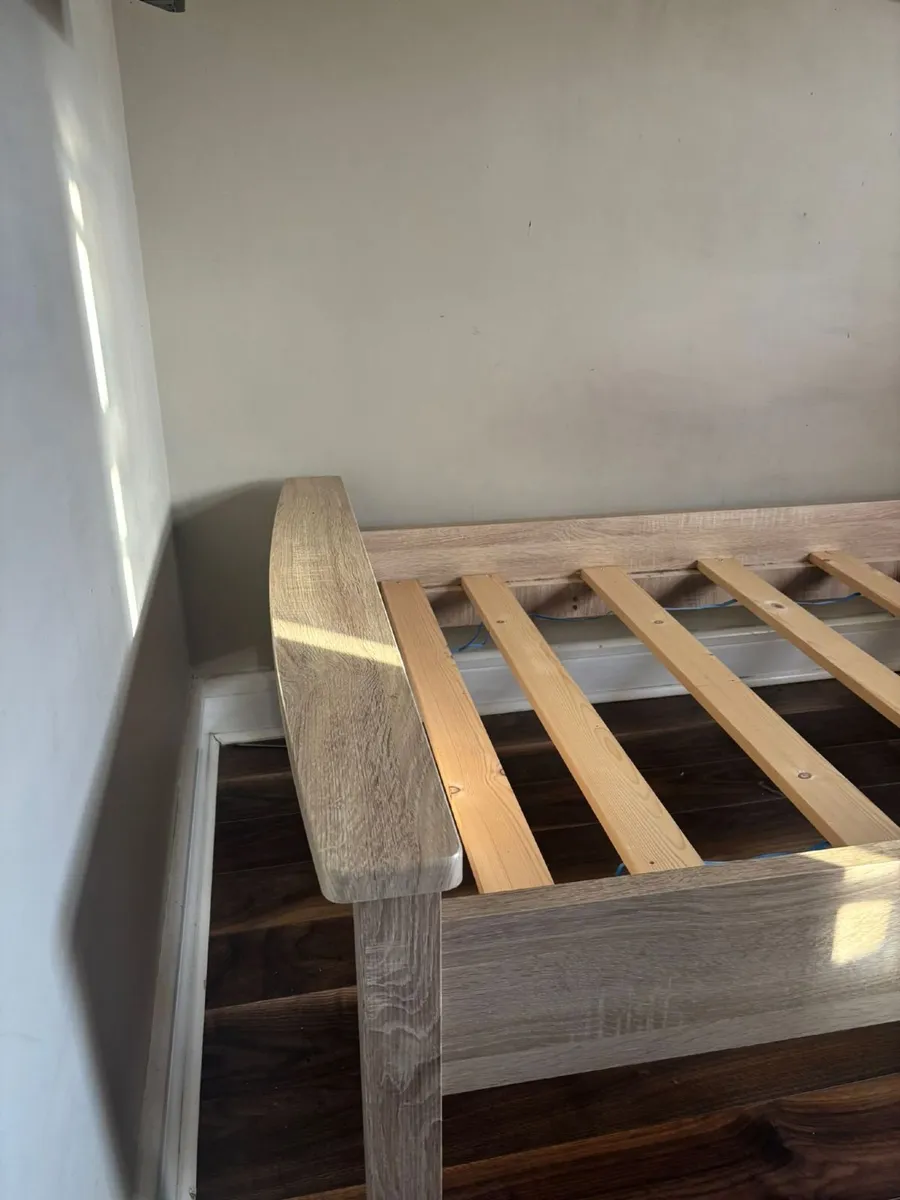 Single bed and locker - Image 2