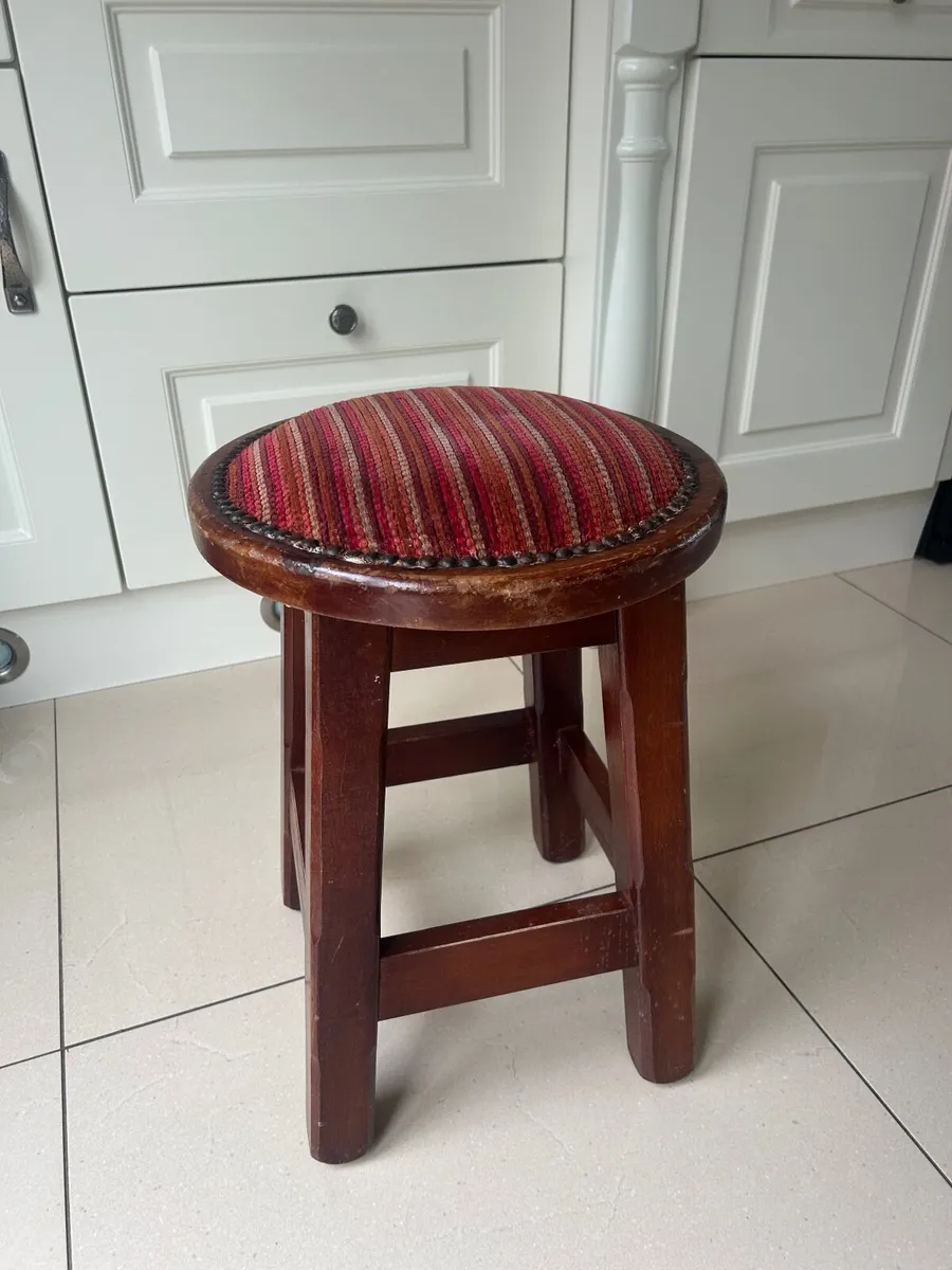 Bar chairs And Table - Image 1