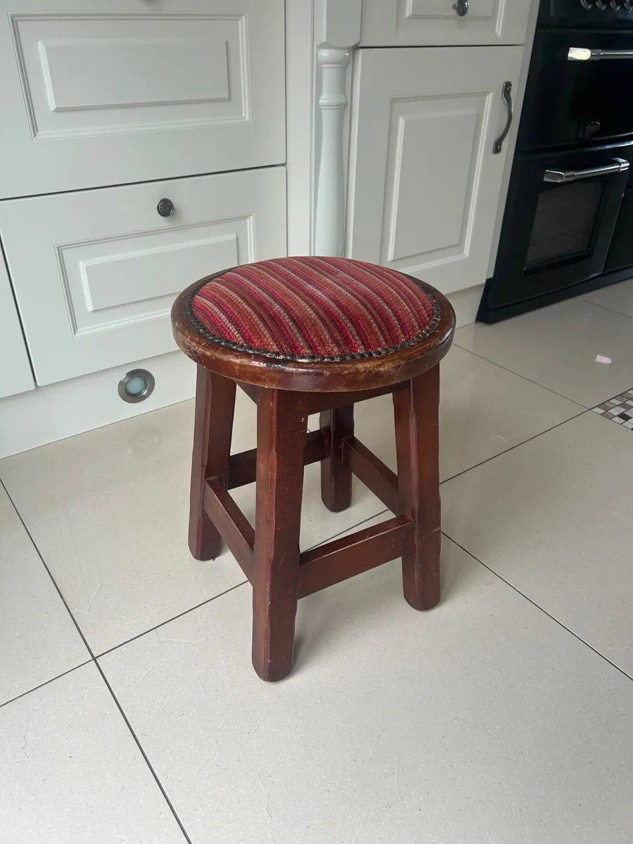 Bar chairs And Table - Image 2