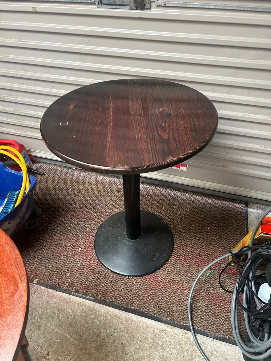 Bar chairs And Table - Image 3