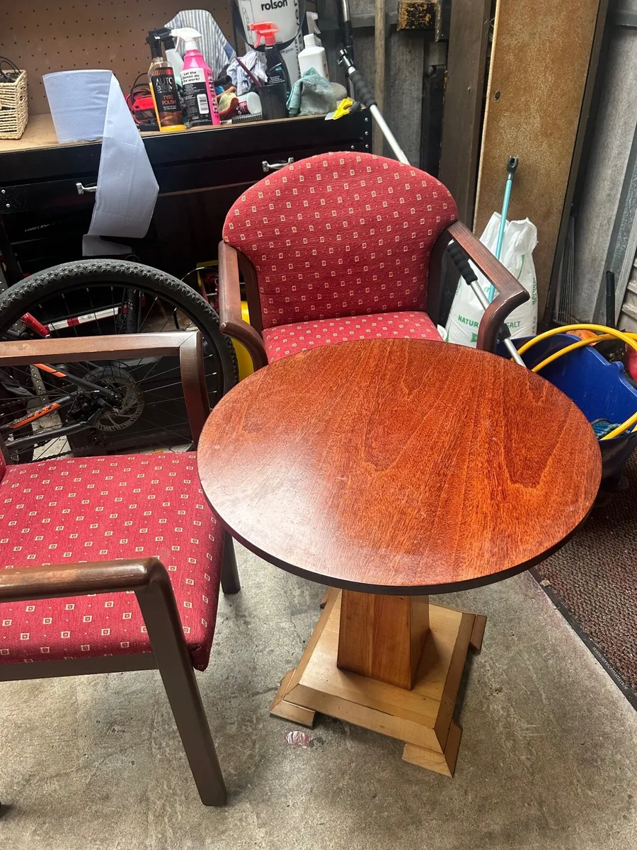 Bar chairs And Table - Image 4