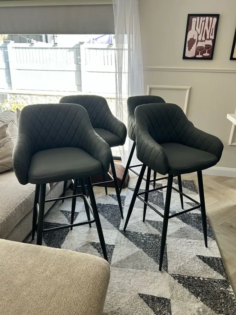 Kitchen bar stools - Image 1