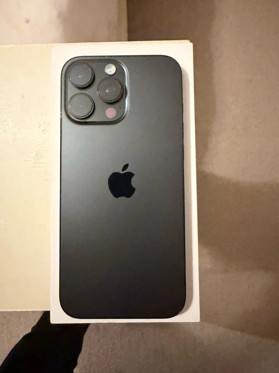 iPhone 16 Pro Max - Image 1