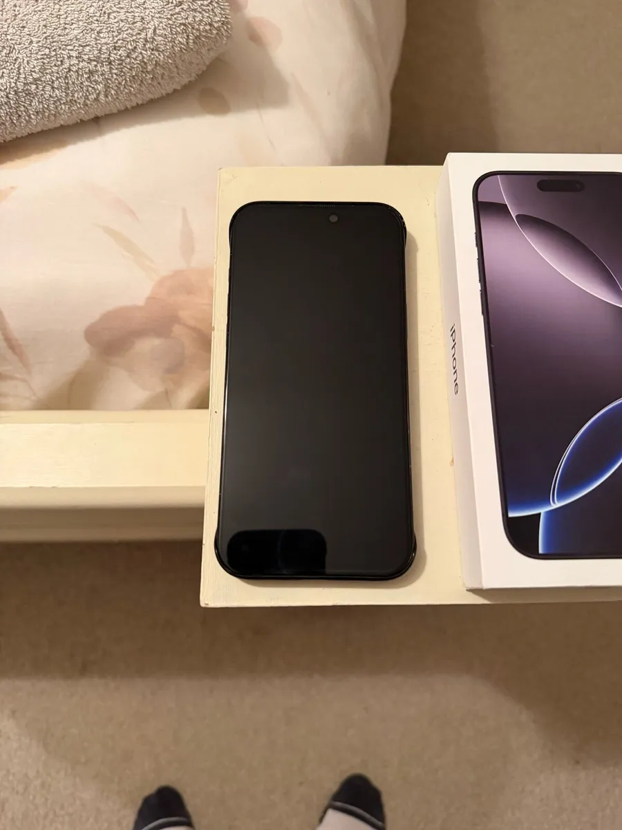 iPhone 16 Pro Max - Image 2