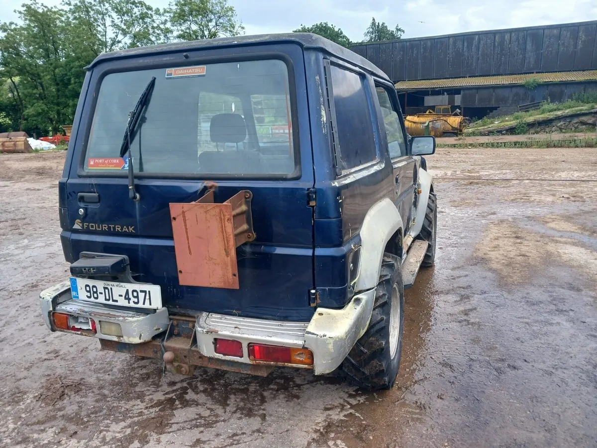 Daihatsu Fourtrak - Image 4