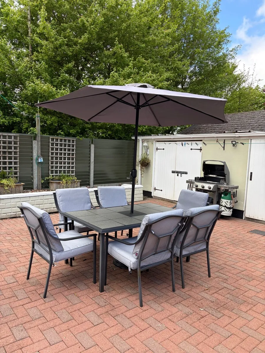 Patio table and 6 chairs - Image 2