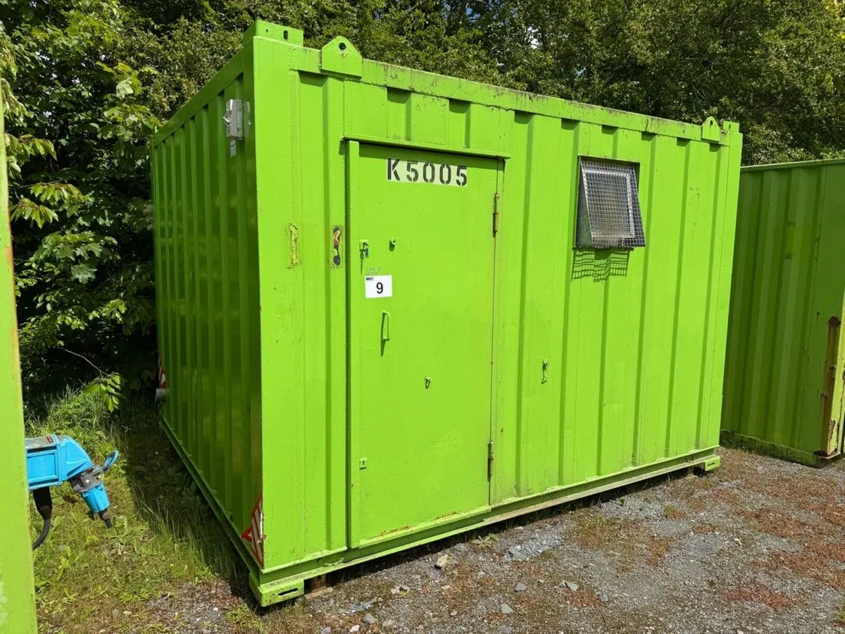 APPROX. 12ft x 10ft ANTI VANDAL TOILET BLOCK - Image 1