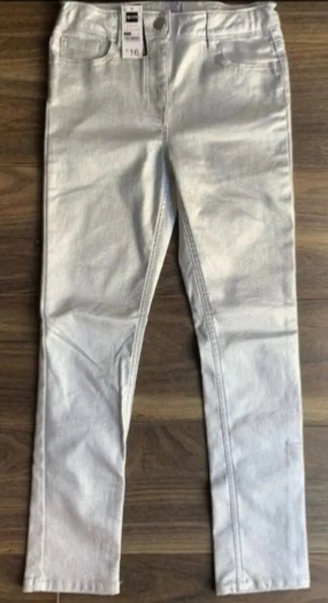 BRAND NEW Girls Silver Jeans: 10yrs  Fab metallic