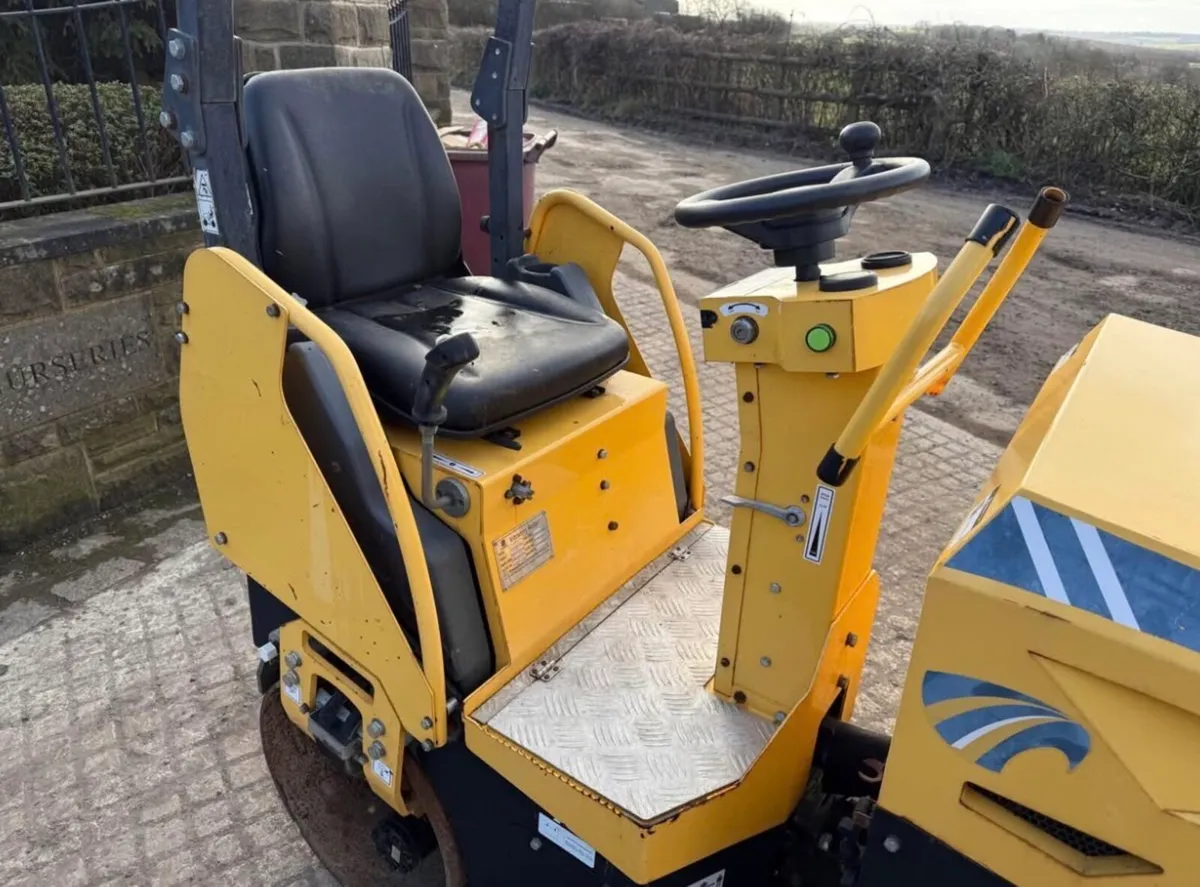 Storike St1000 Twin Drum Ride on Roller - Image 3