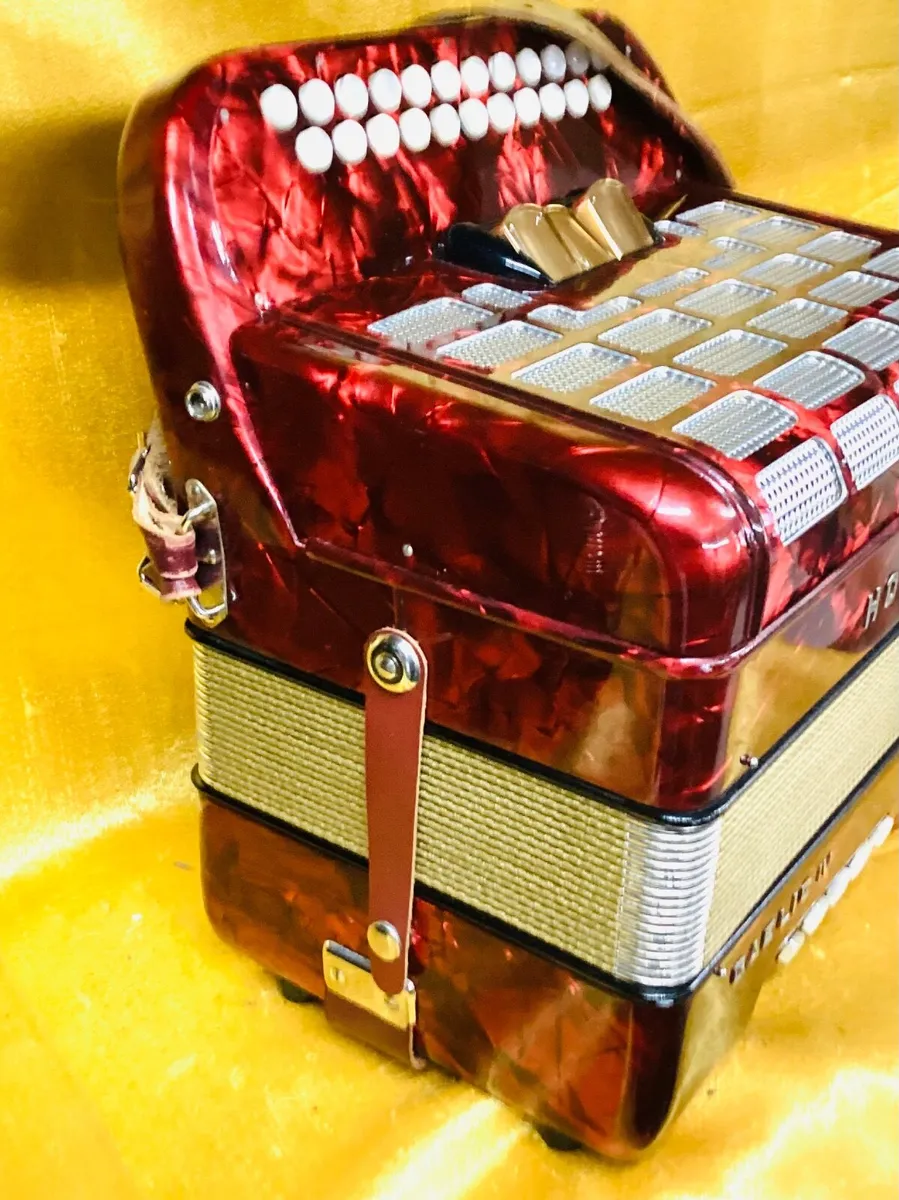 HOHNER B/C GAELIC IV 4 VOICE BUTTON ACCORDION - Image 4