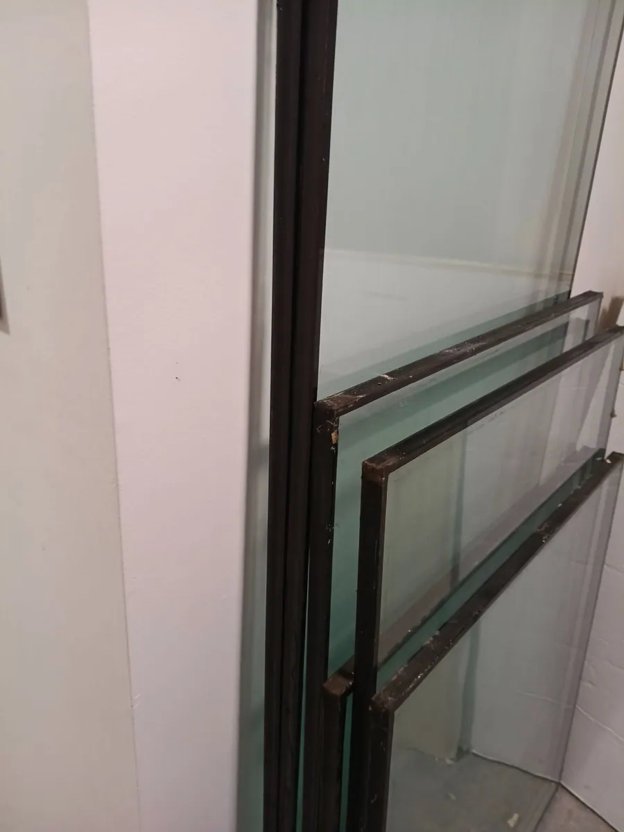 window glass - Image 1