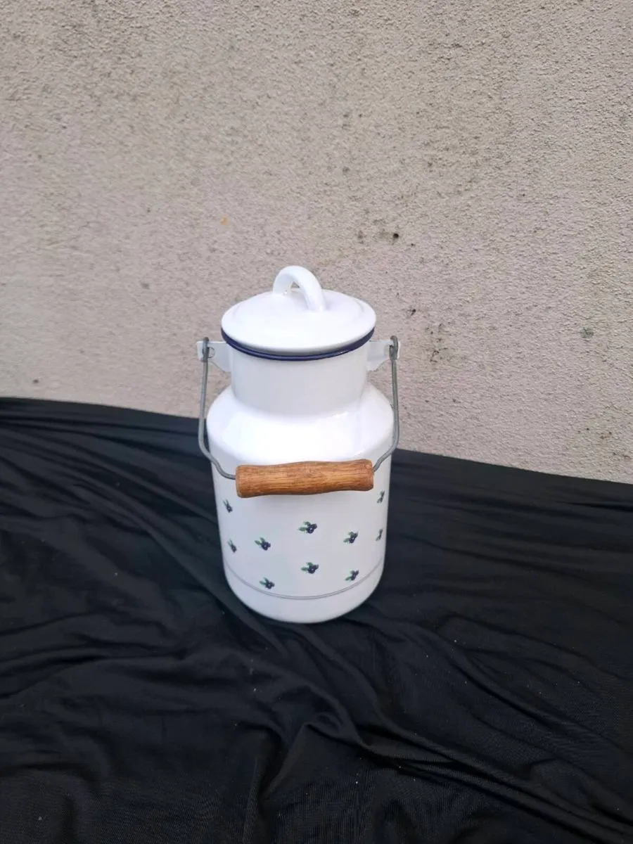 Enamel milk churn postage possible - Image 2