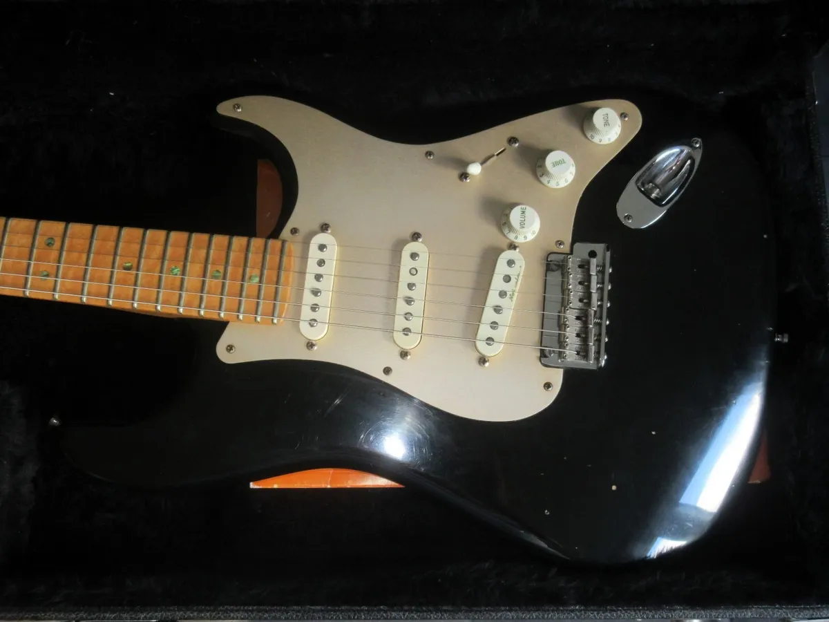 Fender custom shop Strat classic in Black - Image 2