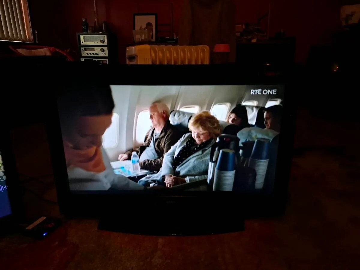 32 INCH LCD TELEVISION - Image 3