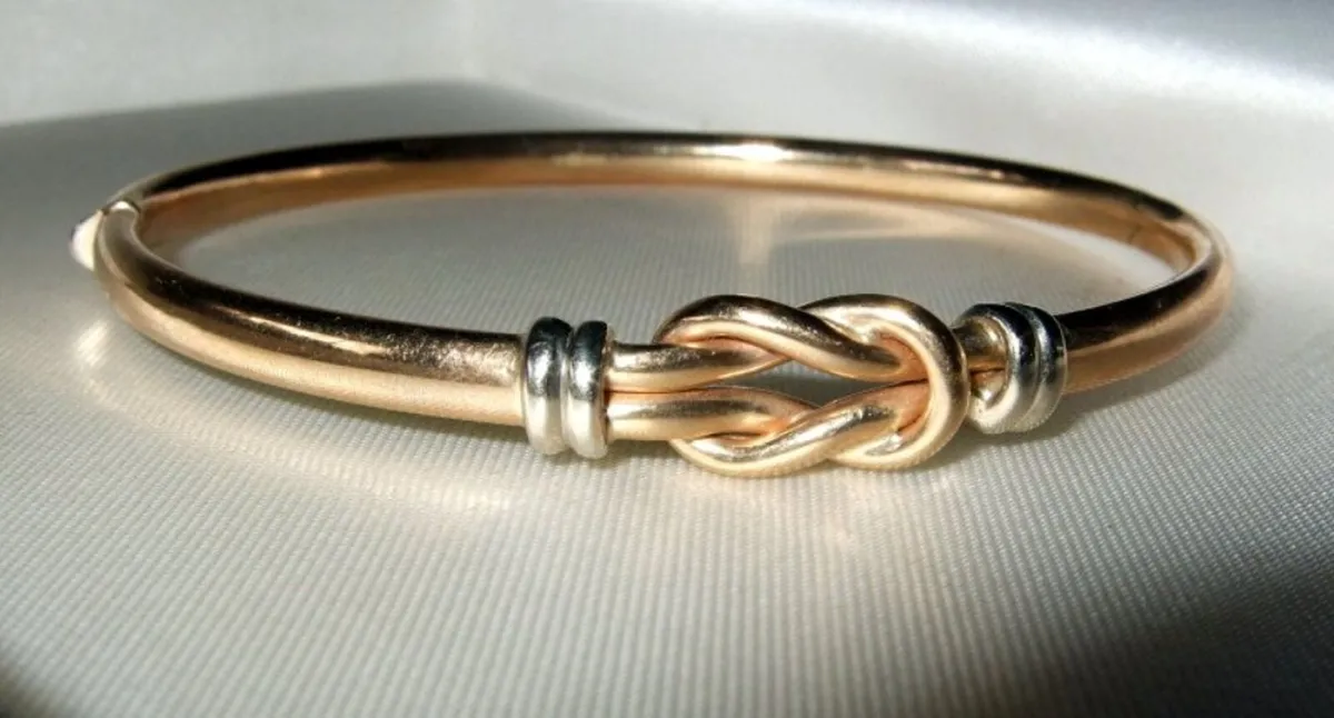 Vintage Hallmarked 9ct Gold Knot Bangle - Image 3