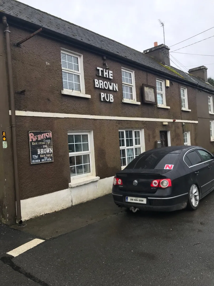 Commercial property to let - Image 1