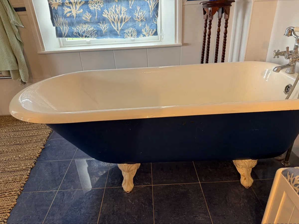 Cast iron roll top Bath - Image 2
