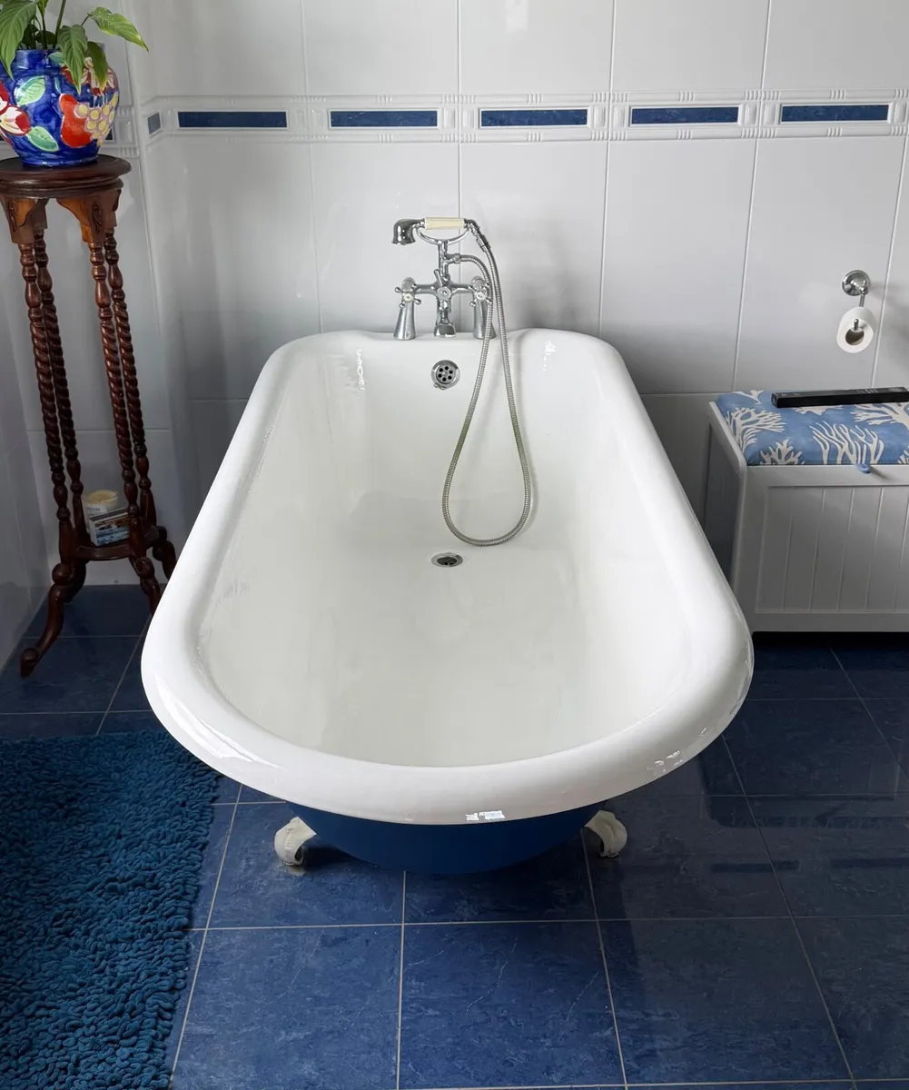 Cast iron roll top Bath - Image 1