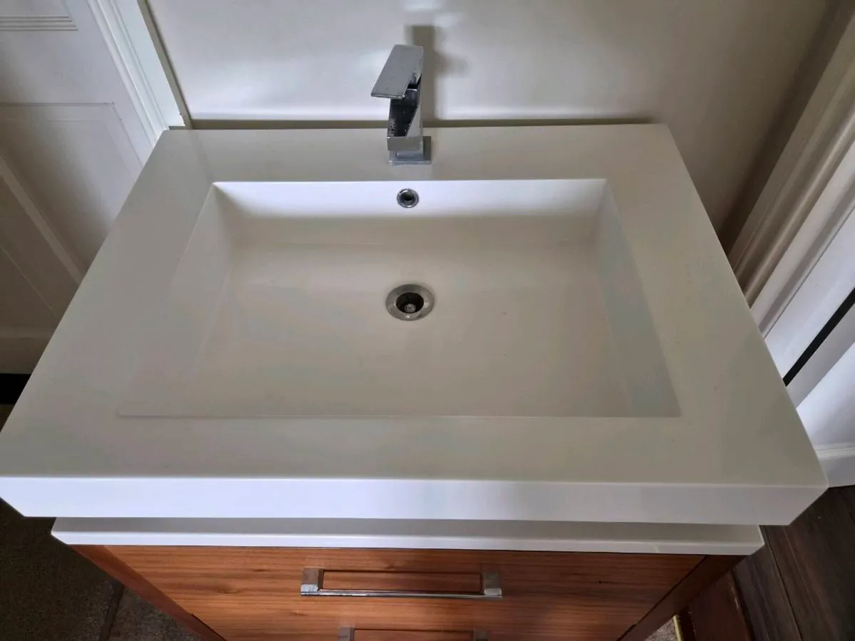 Bathroom sink unit - Image 1