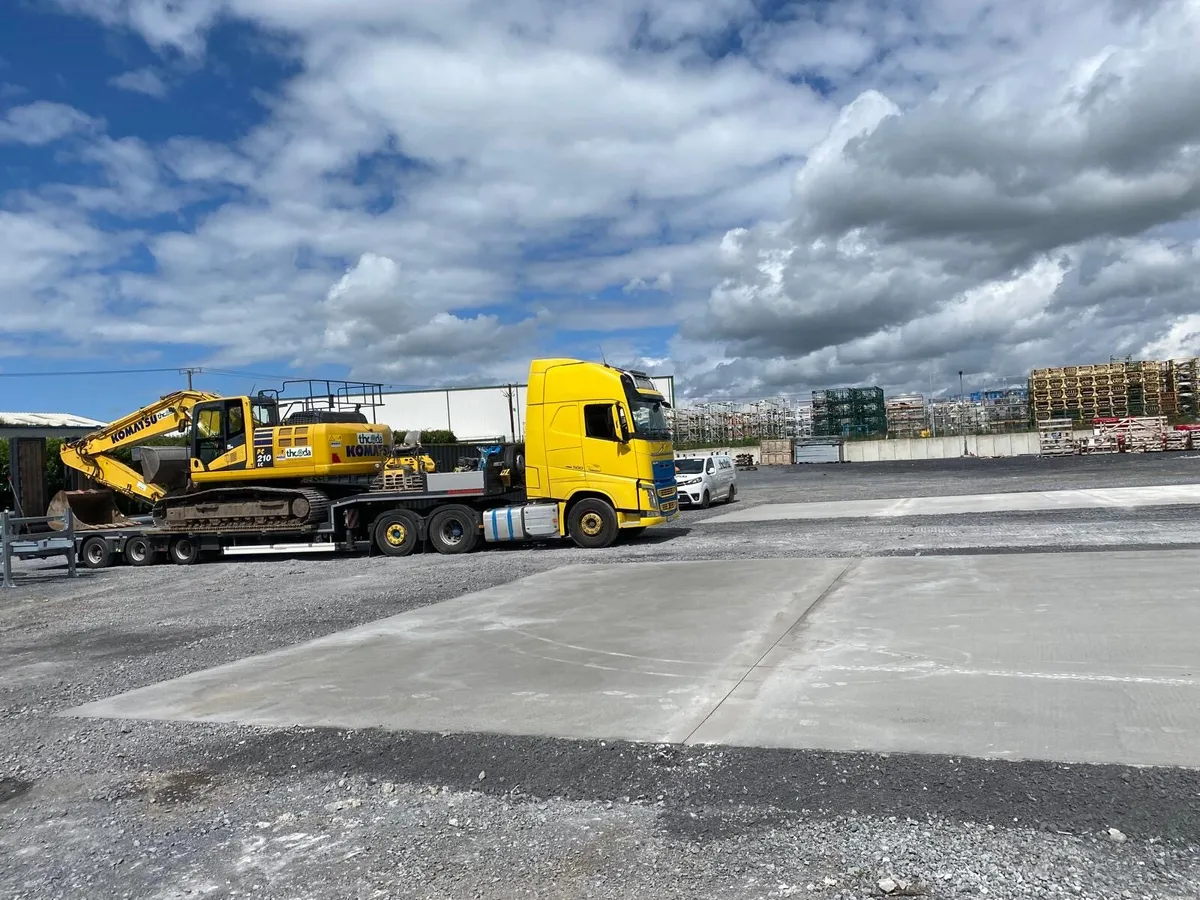 Volvo and low loader - Image 4