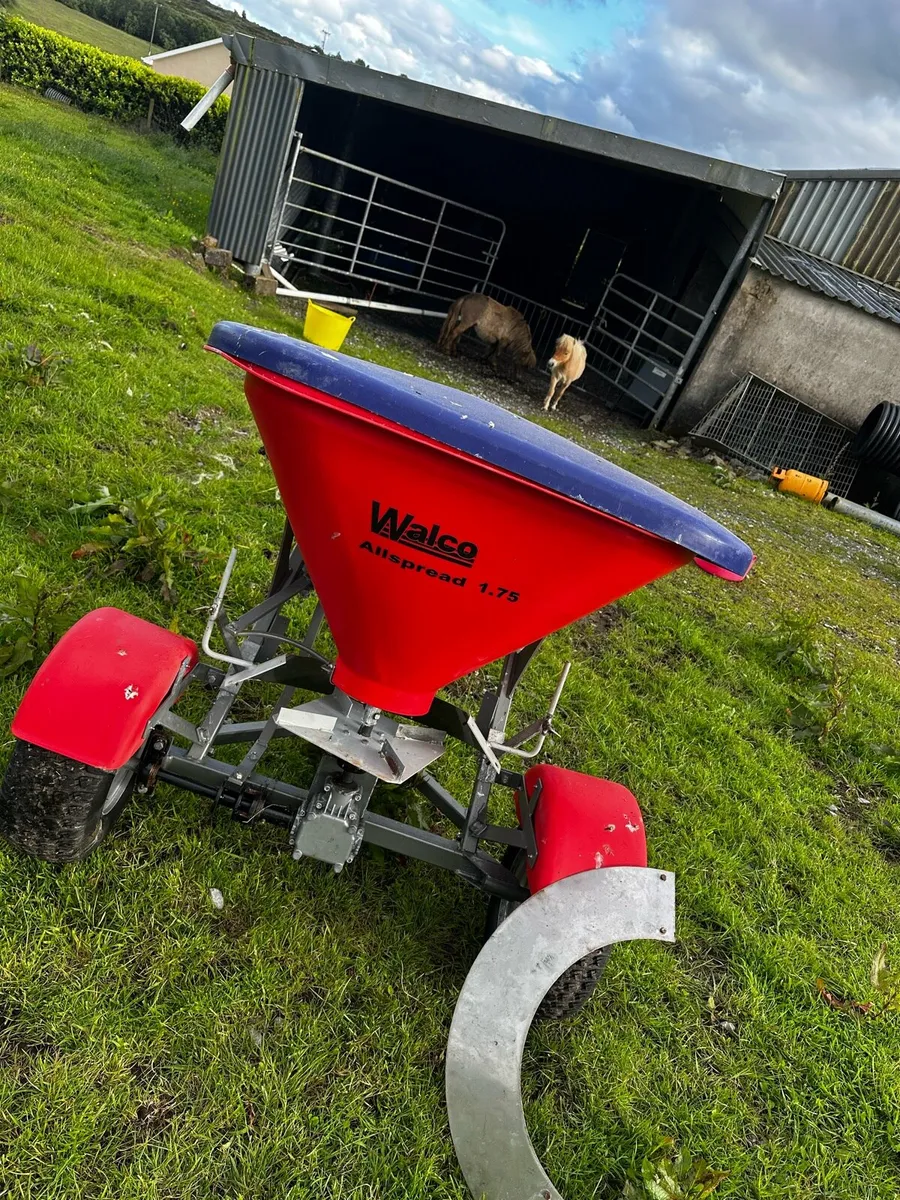 Fertiliser spreader - Image 1
