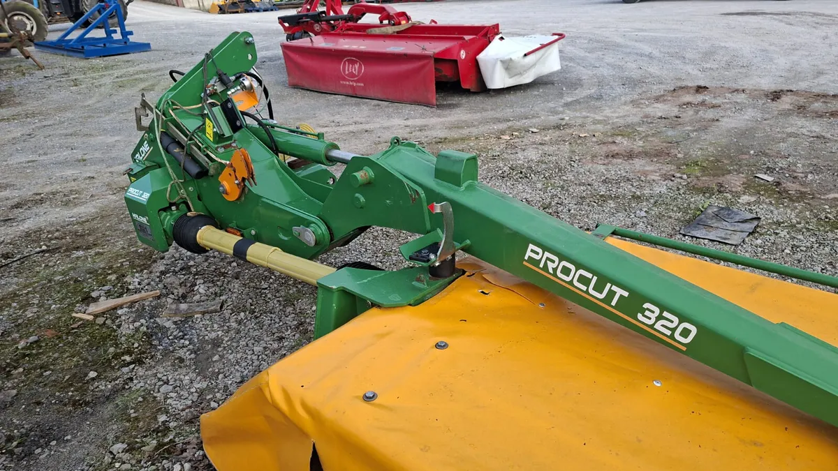 Malone 320 Mower Very Clean - Image 4