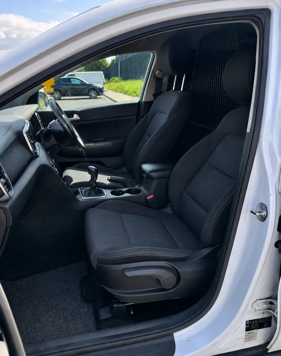 2022 Kia Sportage Mild Hybrid Commercial - Image 3