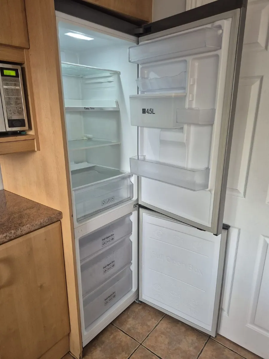 Fridge, washing machine, couch, - Image 2