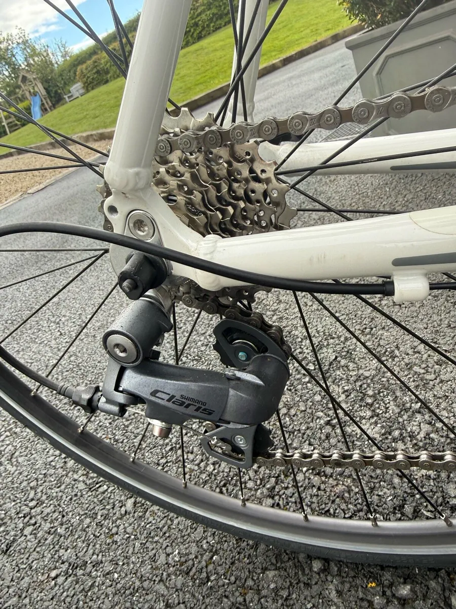 Boardman X7 Road bike, lightweight, like new - Image 2