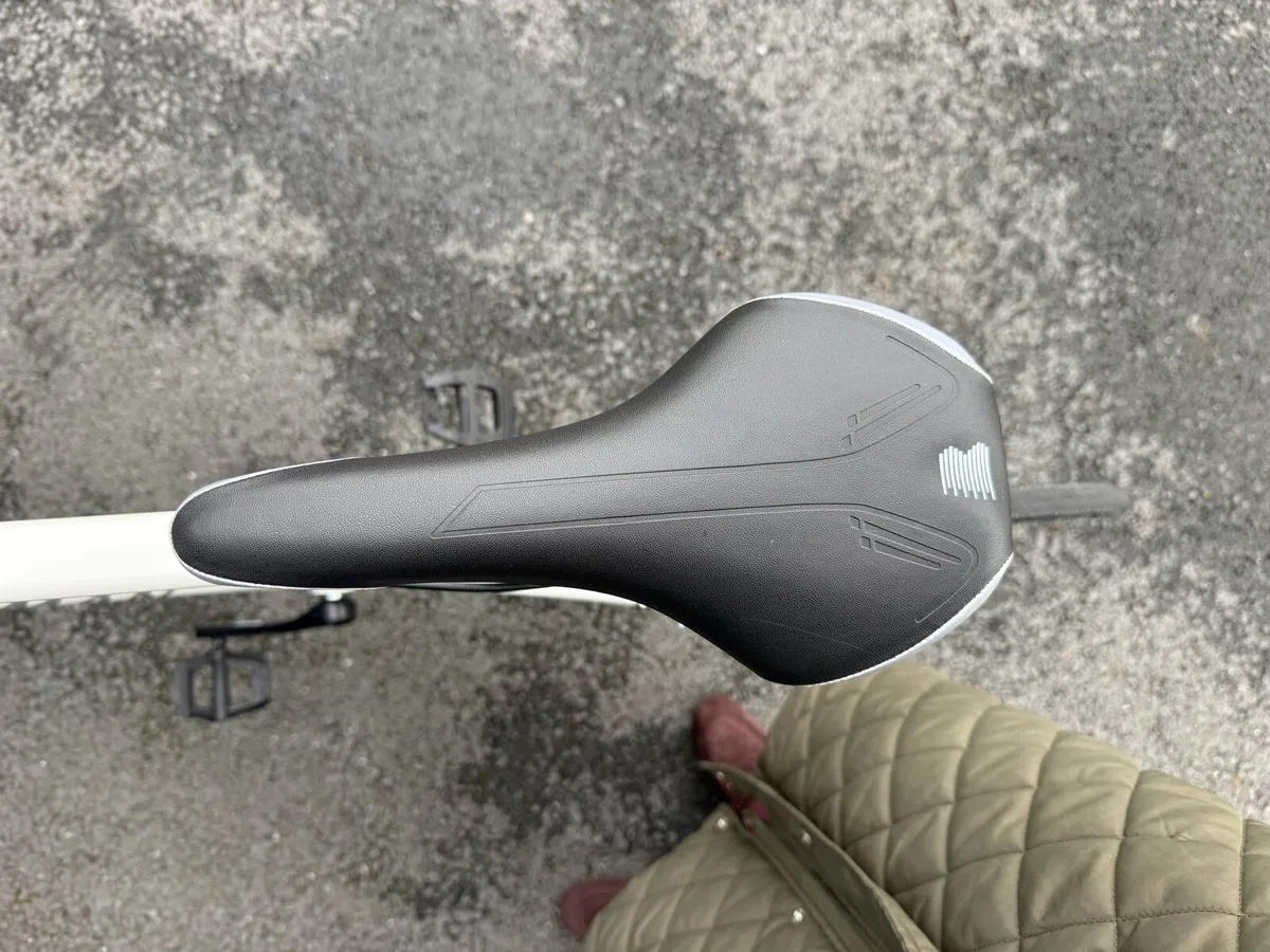 Boardman X7 Road bike, lightweight, like new - Image 3