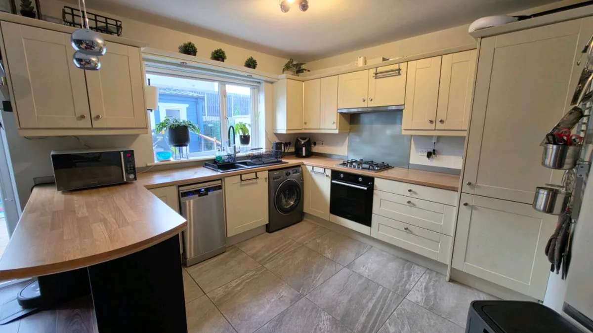 Kitchen and appliances - Image 1