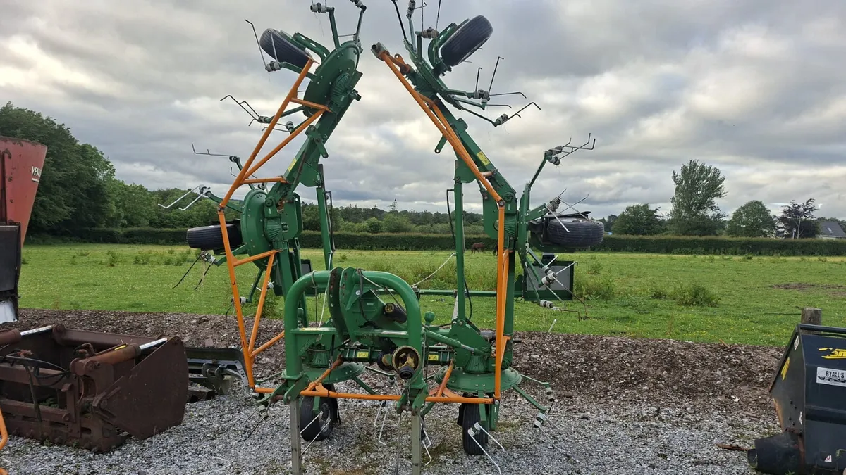 Malone 840 6 Rotor Tedder - Image 1
