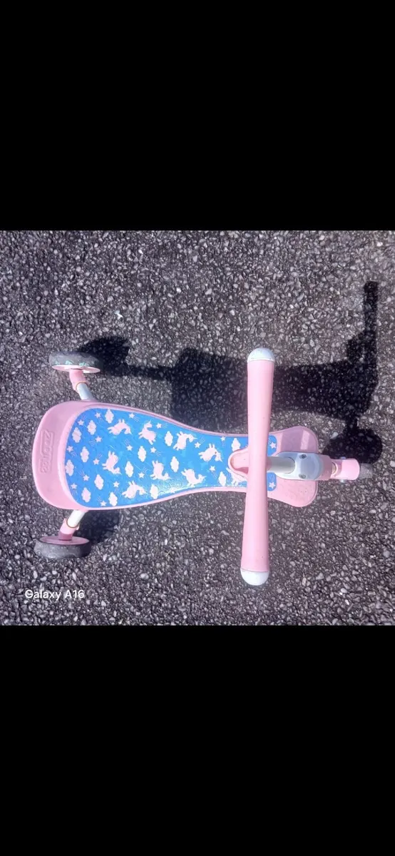 Childs scooter and trike - Image 3