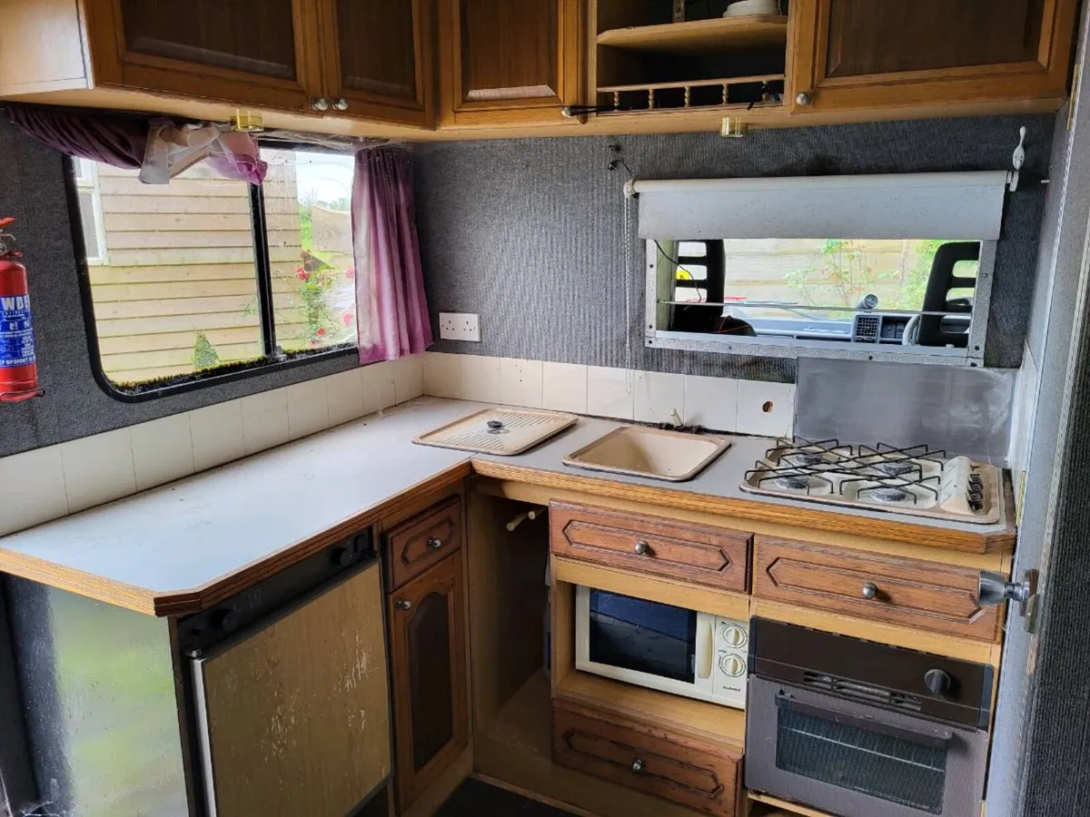 Camper van - Image 2