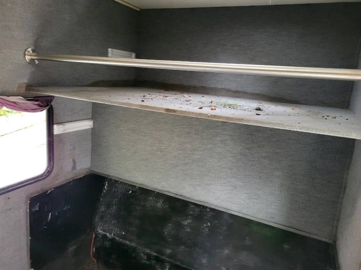 Camper van - Image 3