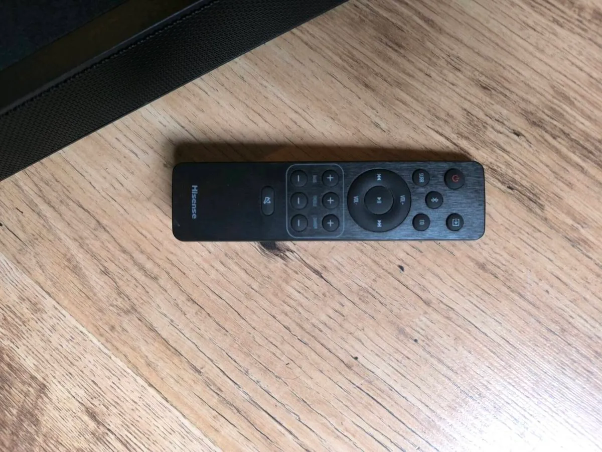Hisense sound bar and sub-woofer - Image 3