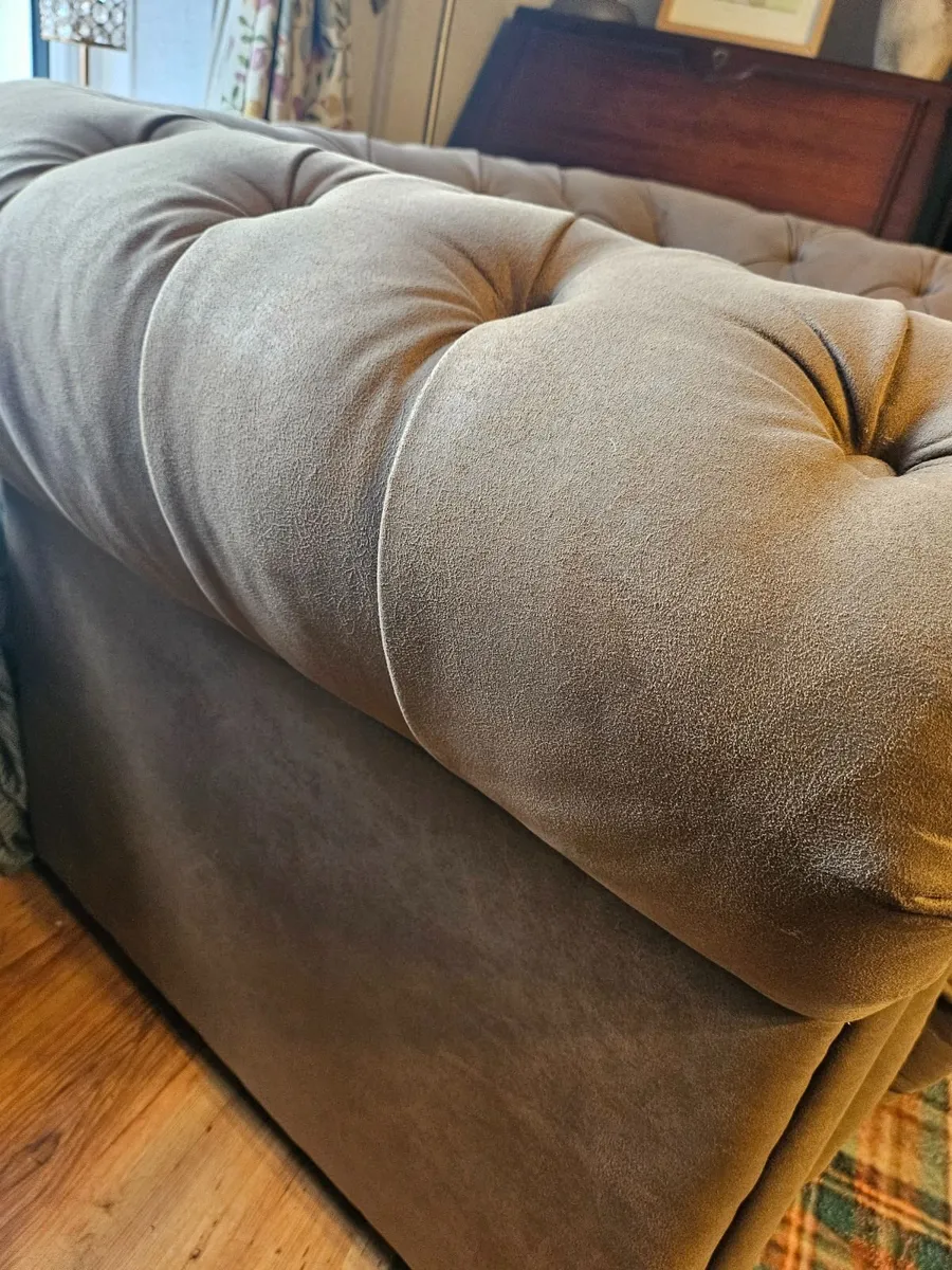 Chesterfield style chair - Image 2