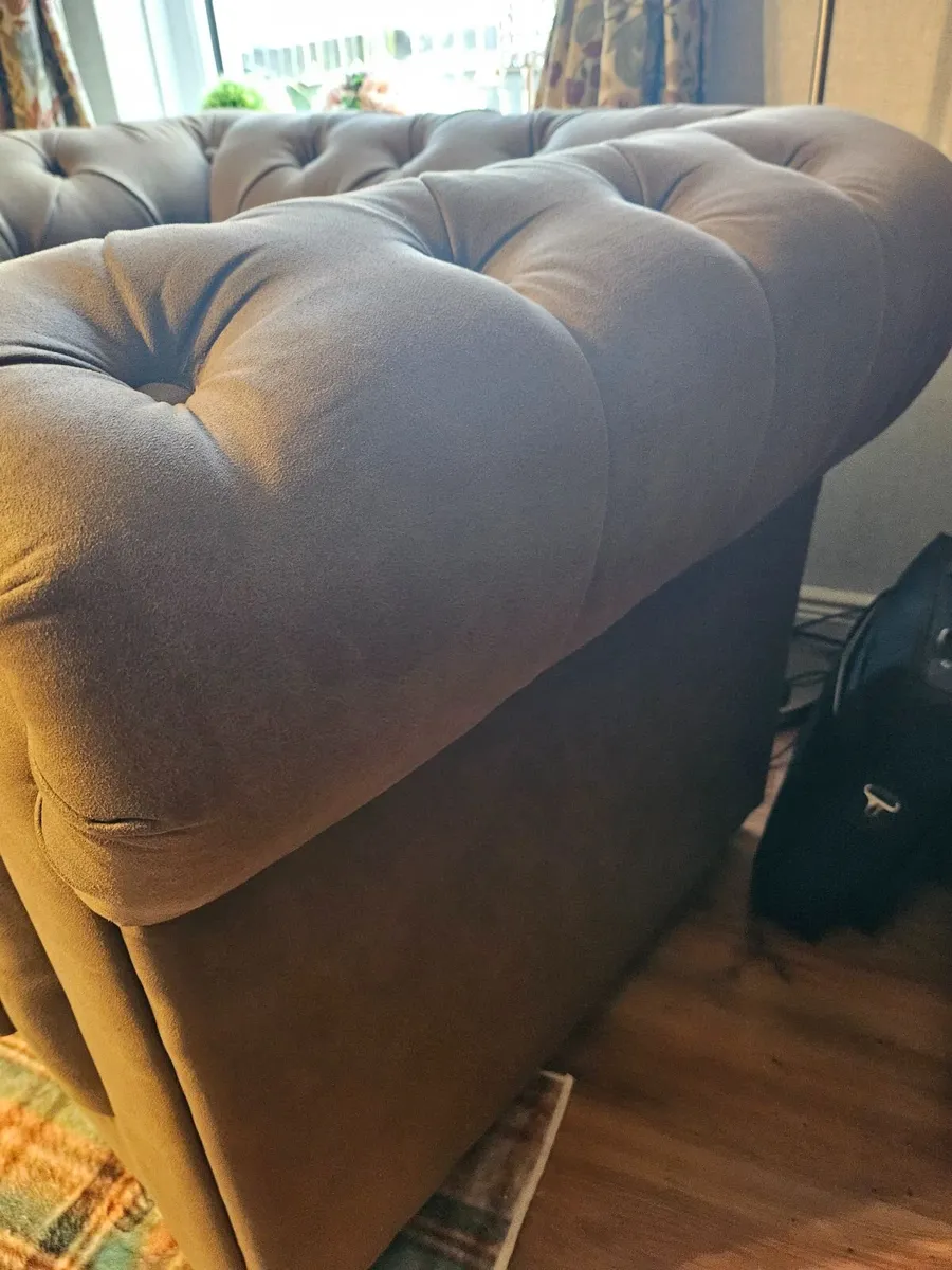 Chesterfield style chair - Image 4