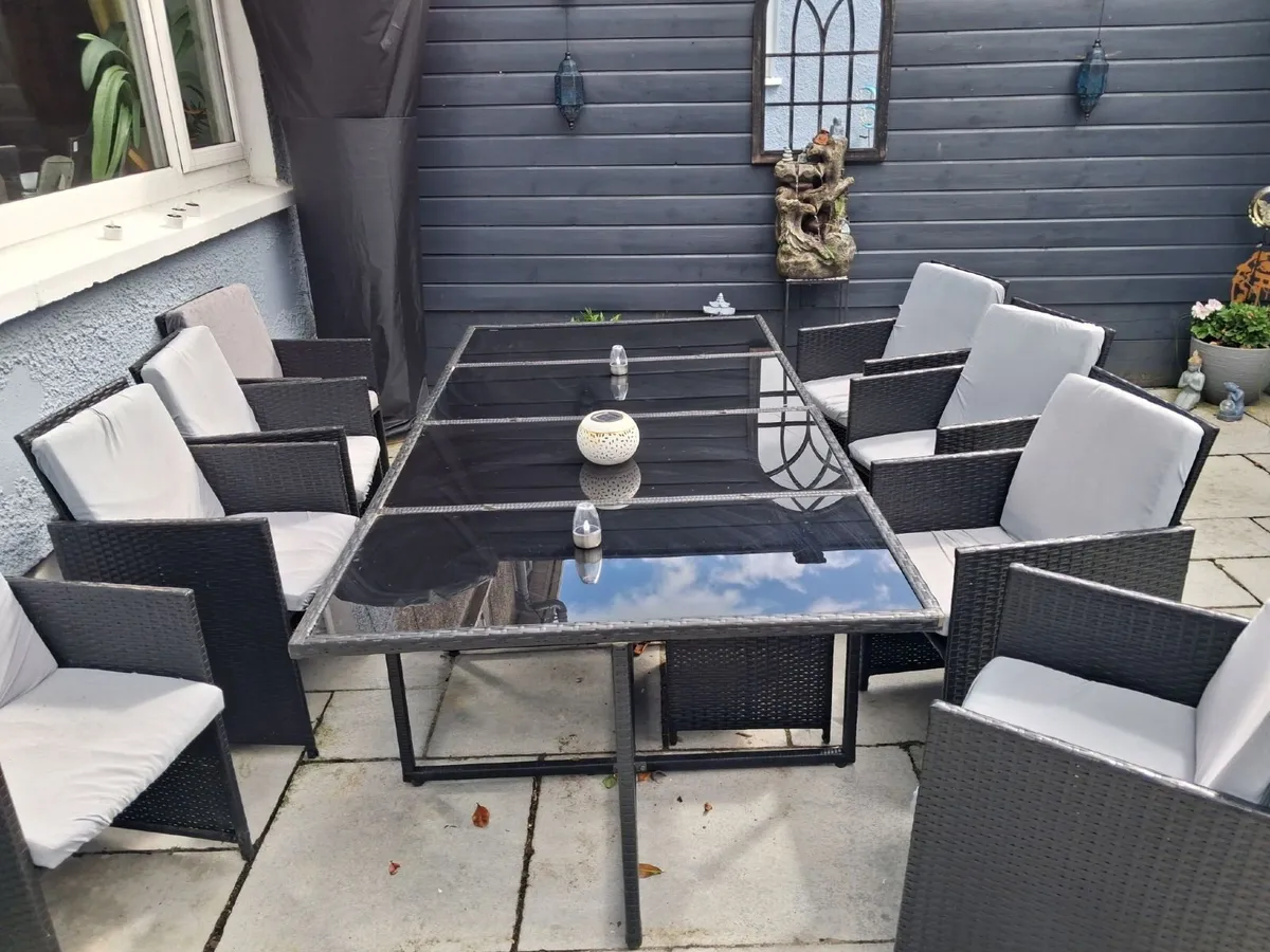 Garden table and chairs - Image 2