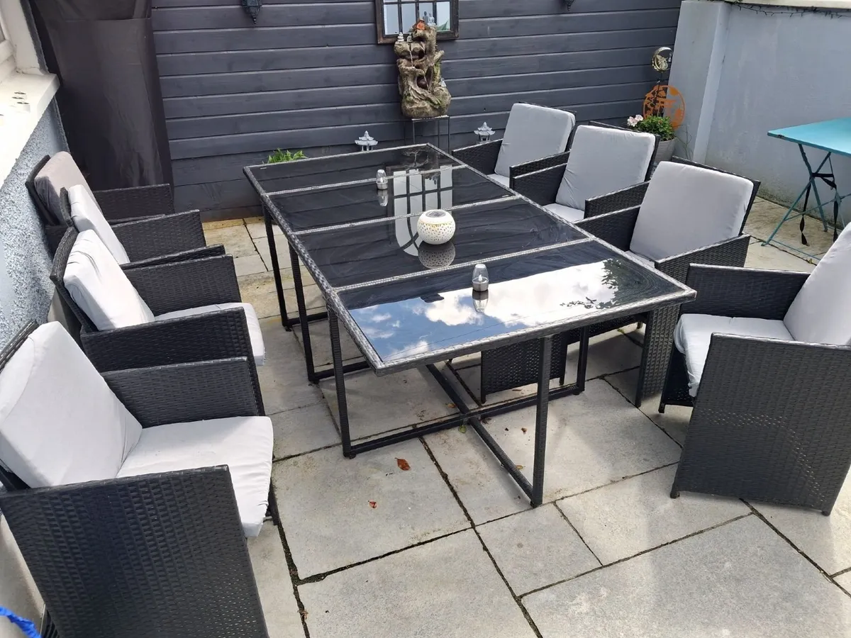 Garden table and chairs - Image 3
