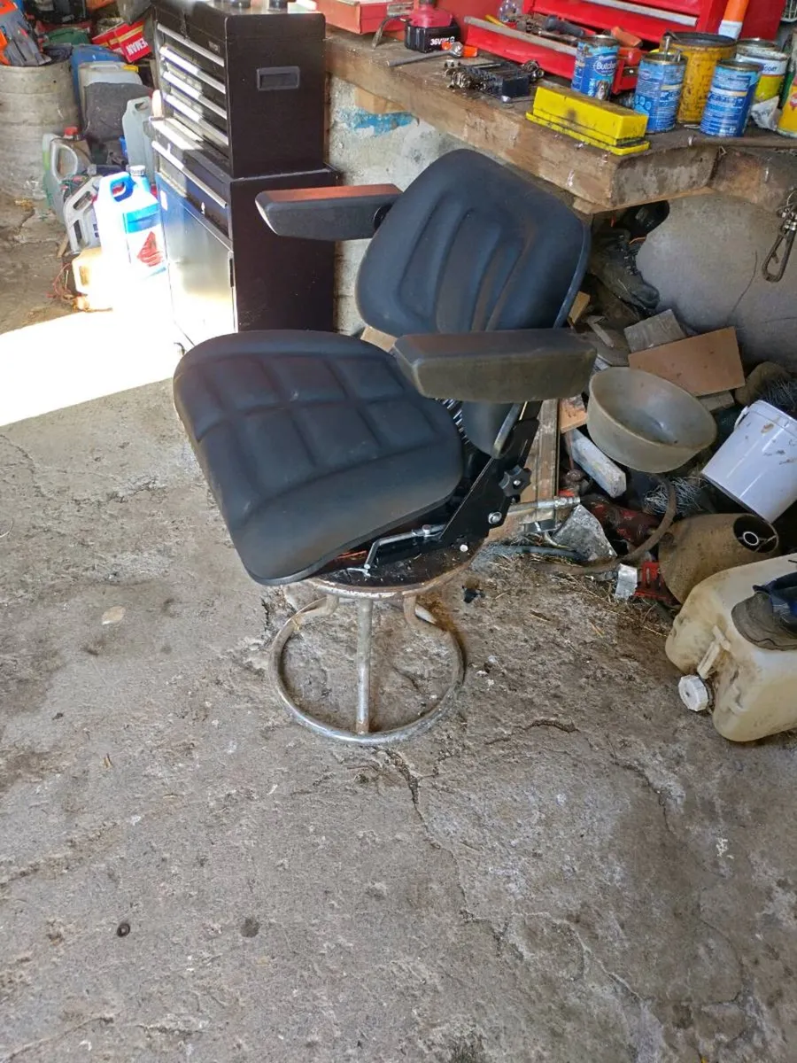 Tractor seat - Image 2